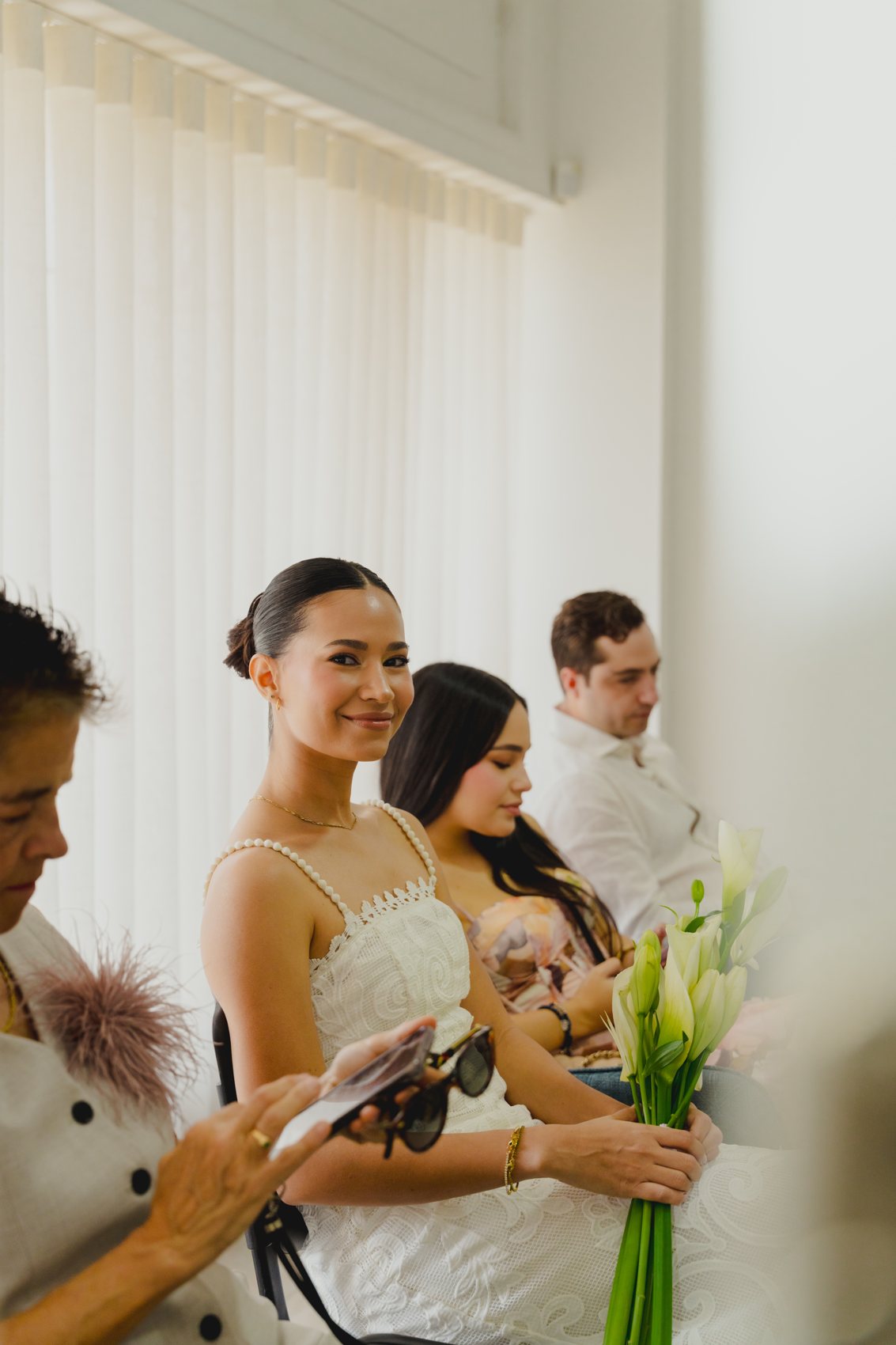 Fotografía de los novios durante la espera